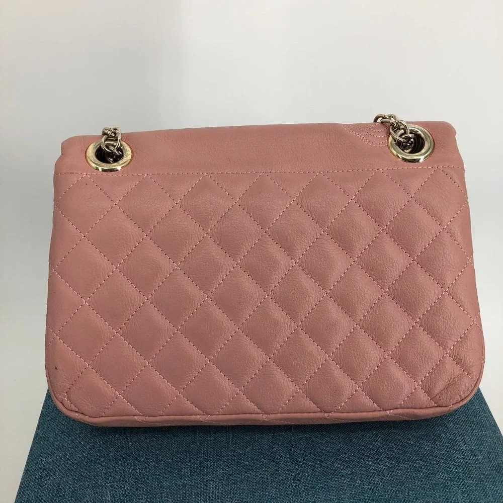 Baby pink quilted purse with chain strap and gold-toned hardware - Picture 8 of 15
